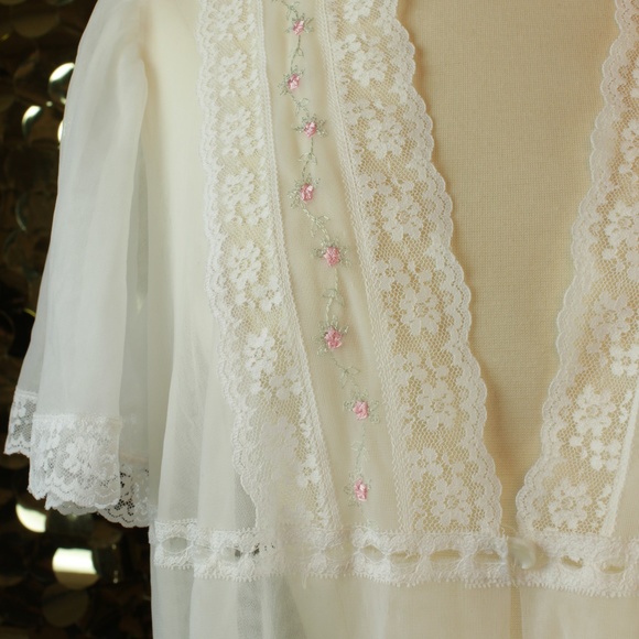 Dreamaway White + Pink Lace Robe